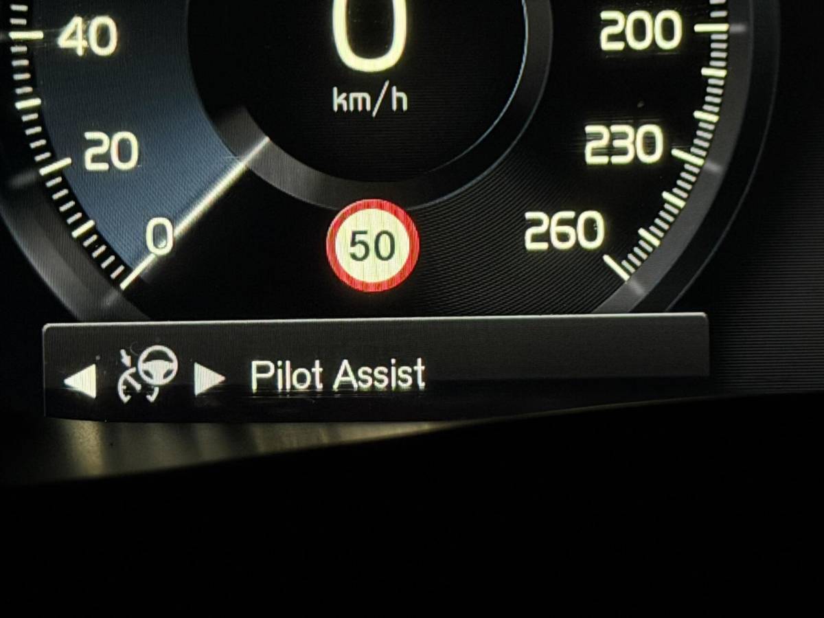 Volvo XC40 Volvo XC40 2.0 T4 190PK| Panodak| Leer| Keyless| Pilot| H&K