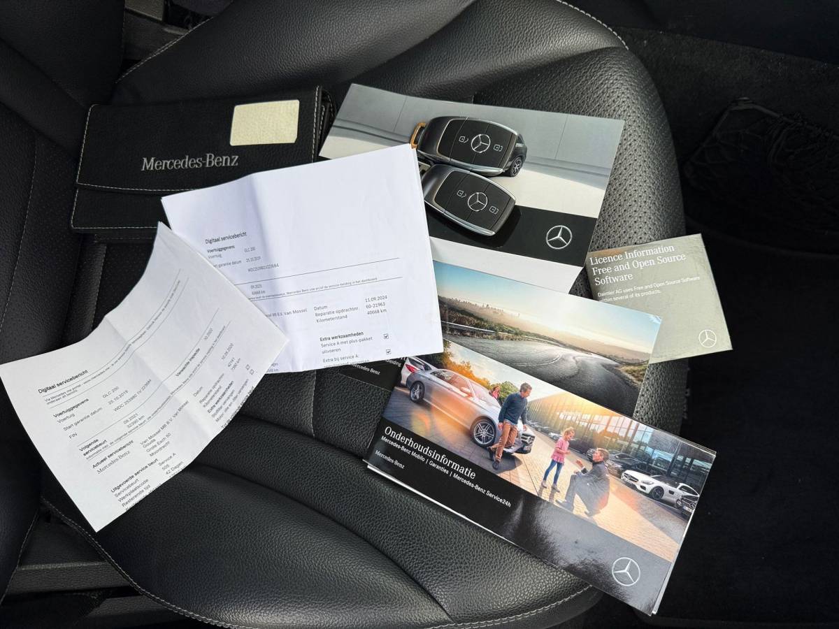 Mercedes-Benz GLC Mercedes-Benz GLC-klasse 200 / Panodak / Leer / Camera / Facelift