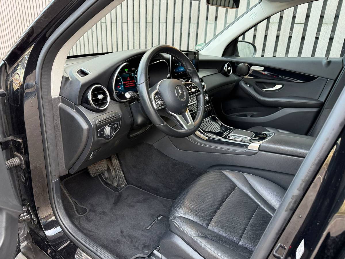 Mercedes-Benz GLC Mercedes-Benz GLC-klasse 200 / Panodak / Leer / Camera / Facelift