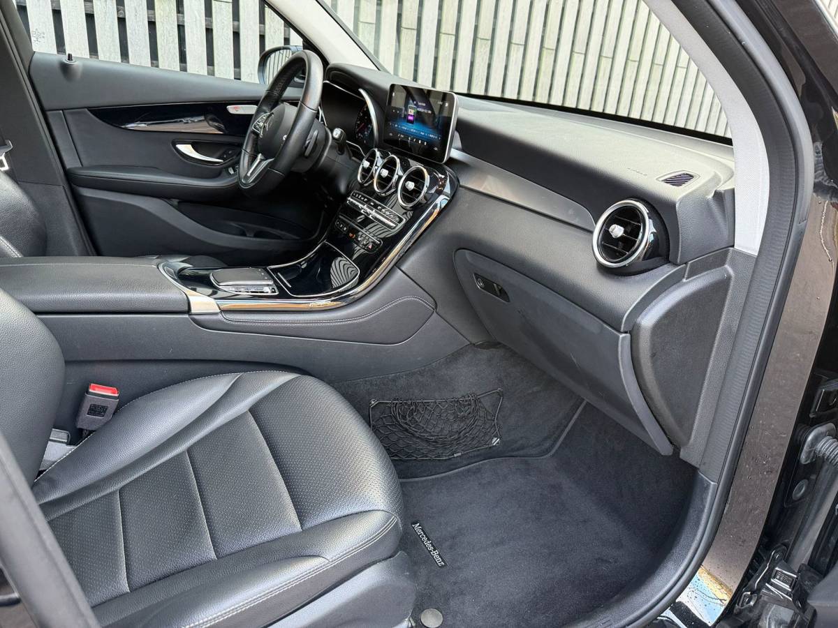 Mercedes-Benz GLC Mercedes-Benz GLC-klasse 200 / Panodak / Leer / Camera / Facelift