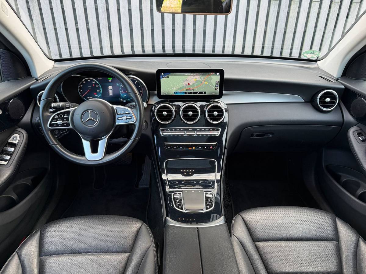 Mercedes-Benz GLC Mercedes-Benz GLC-klasse 200 / Panodak / Leer / Camera / Facelift