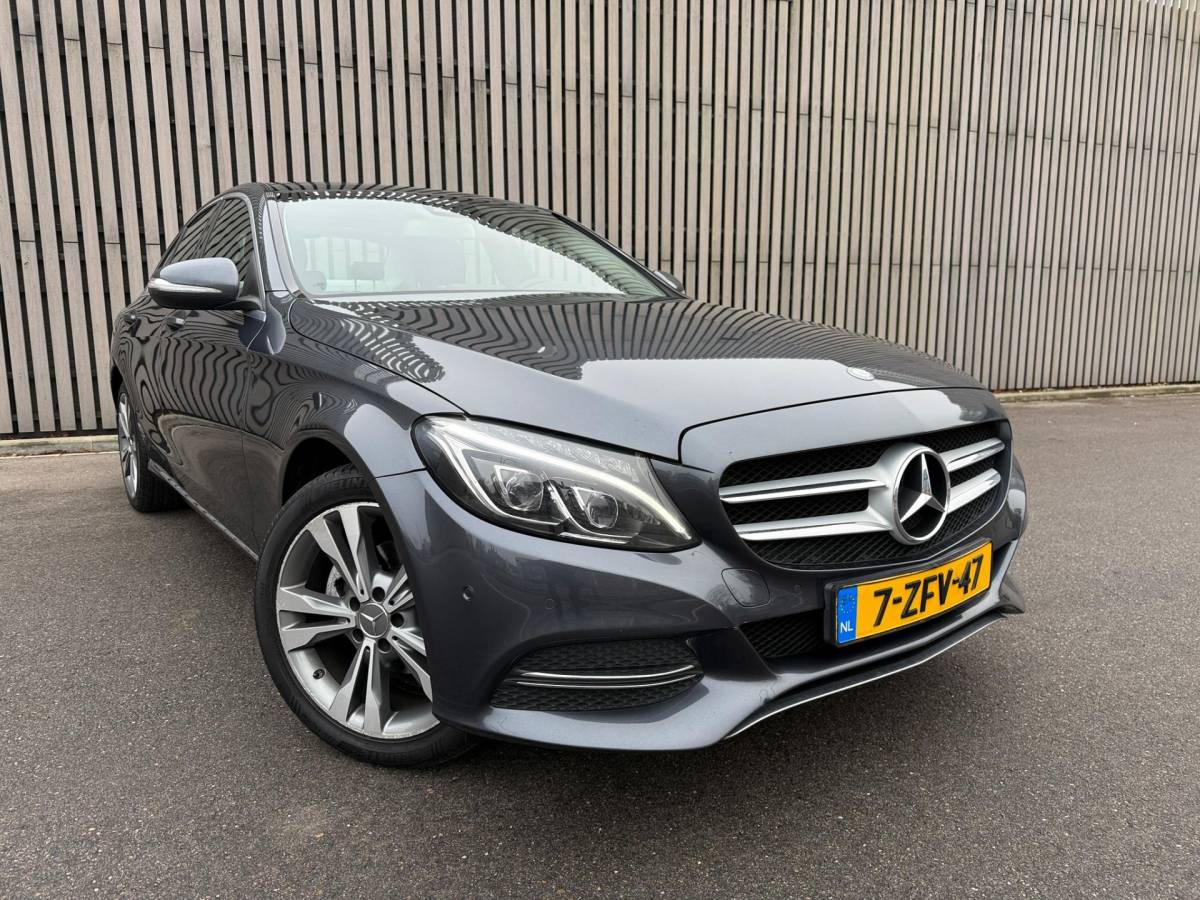Mercedes-Benz C-Klasse Mercedes-Benz C-klasse 180 /Panodak /Camera /Burmester/Leer