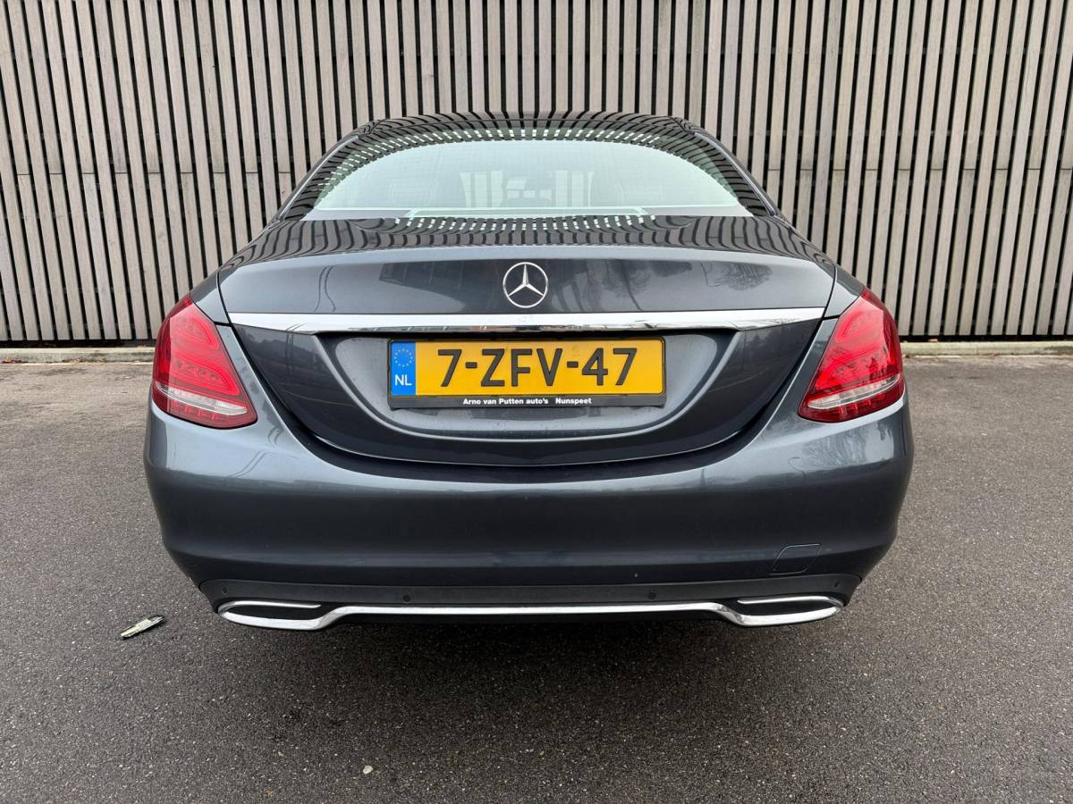 Mercedes-Benz C-Klasse Mercedes-Benz C-klasse 180 /Panodak /Camera /Burmester/Leer
