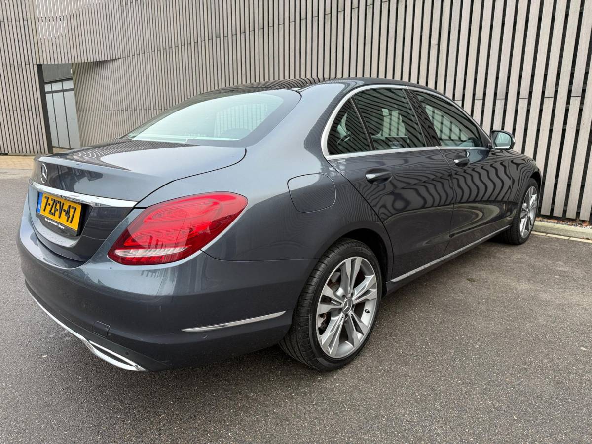 Mercedes-Benz C-Klasse Mercedes-Benz C-klasse 180 /Panodak /Camera /Burmester/Leer