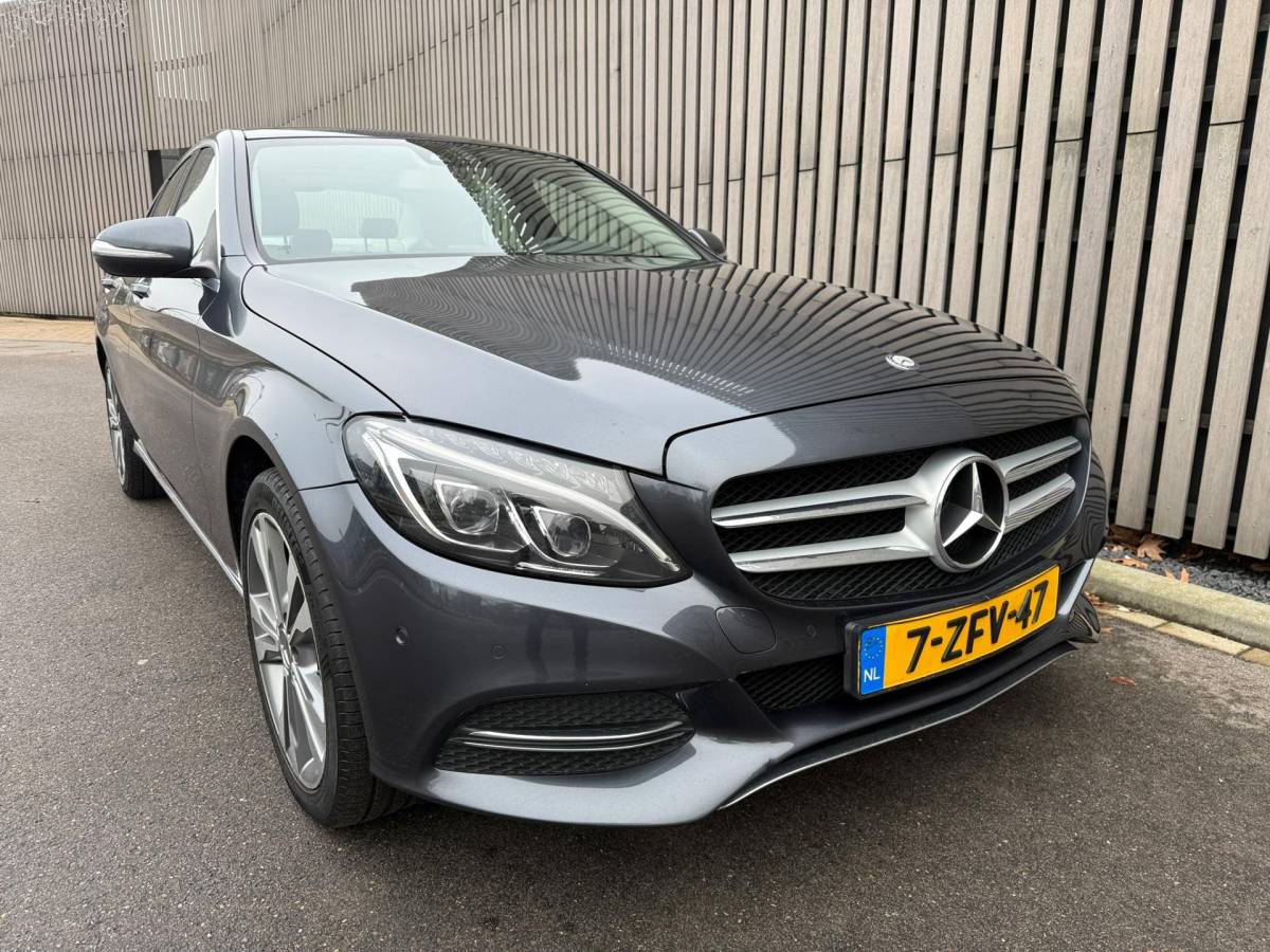Mercedes-Benz C-Klasse Mercedes-Benz C-klasse 180 /Panodak /Camera /Burmester/Leer