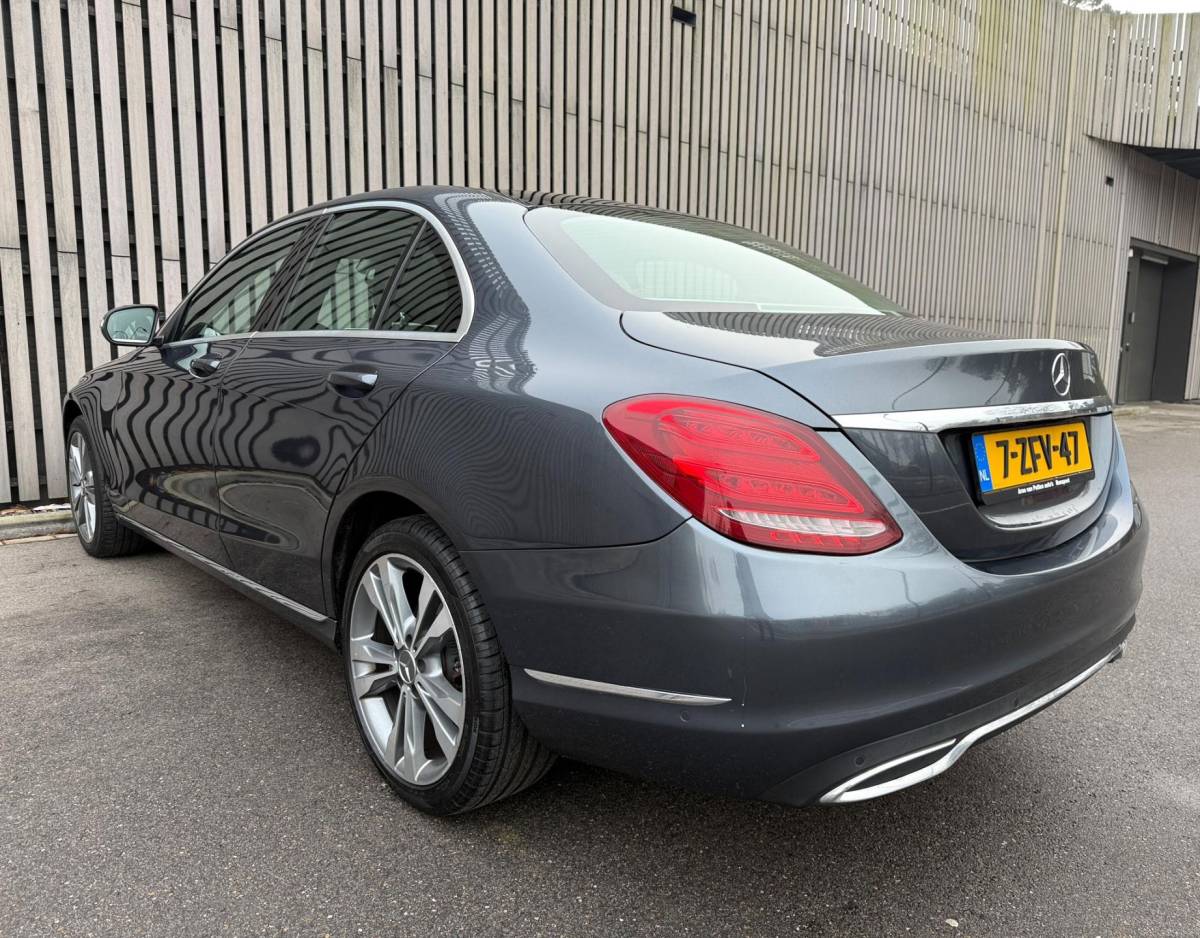 Mercedes-Benz C-Klasse Mercedes-Benz C-klasse 180 /Panodak /Camera /Burmester/Leer
