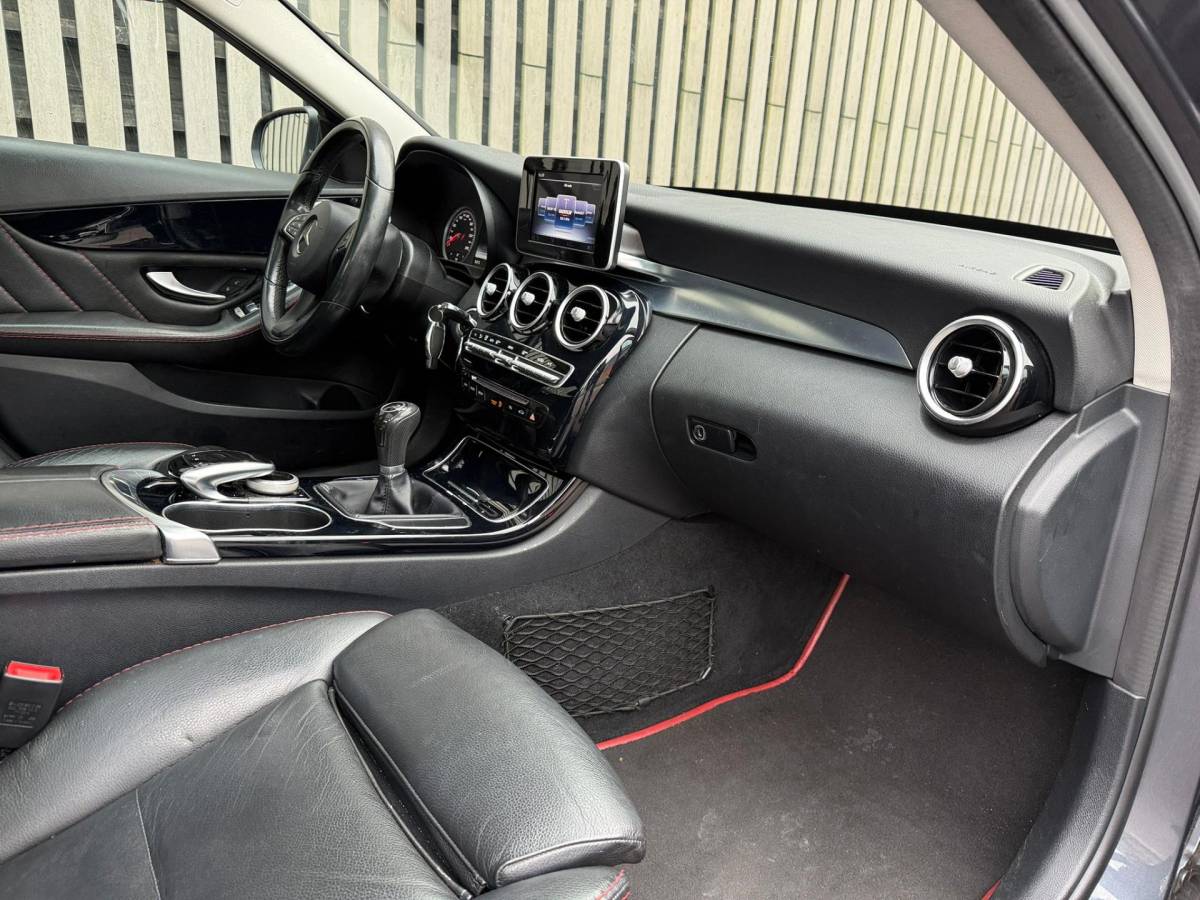 Mercedes-Benz C-Klasse Mercedes-Benz C-klasse 180 /Panodak /Camera /Burmester/Leer