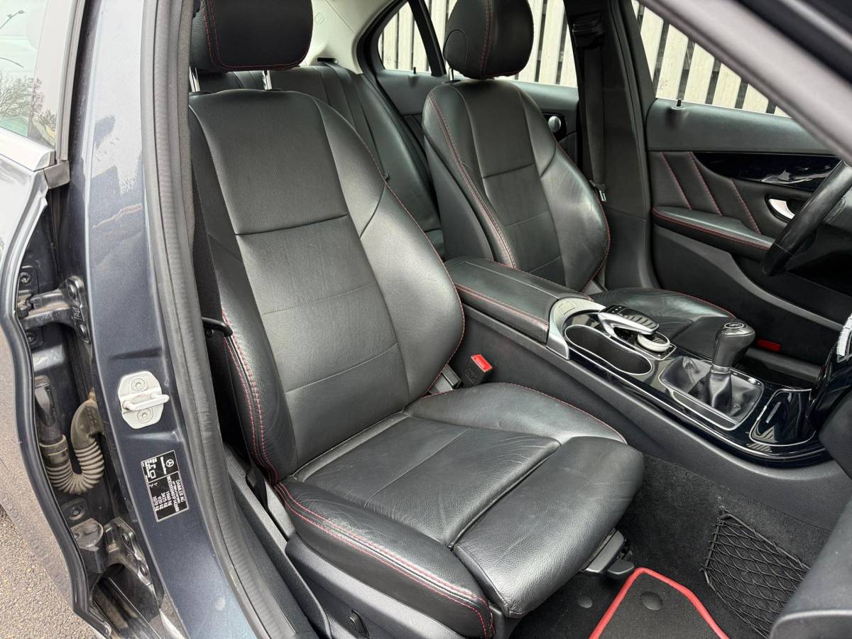 Mercedes-Benz C-Klasse Mercedes-Benz C-klasse 180 /Panodak /Camera /Burmester/Leer