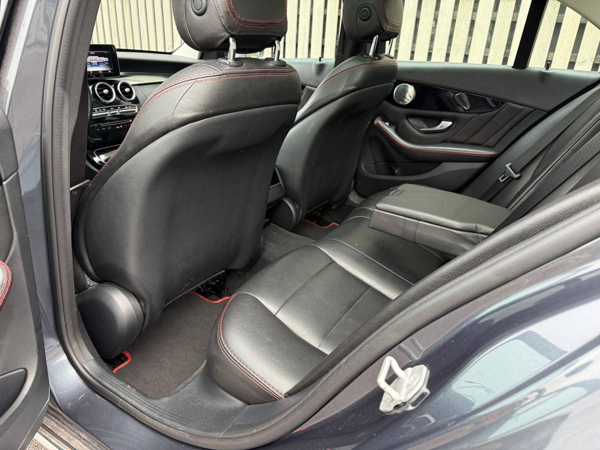 Mercedes-Benz C-Klasse Mercedes-Benz C-klasse 180 /Panodak /Camera /Burmester/Leer