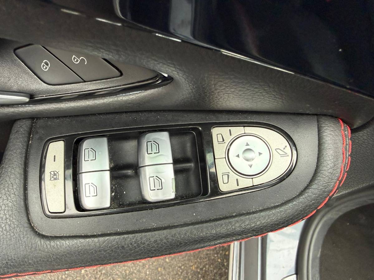 Mercedes-Benz C-Klasse Mercedes-Benz C-klasse 180 /Panodak /Camera /Burmester/Leer