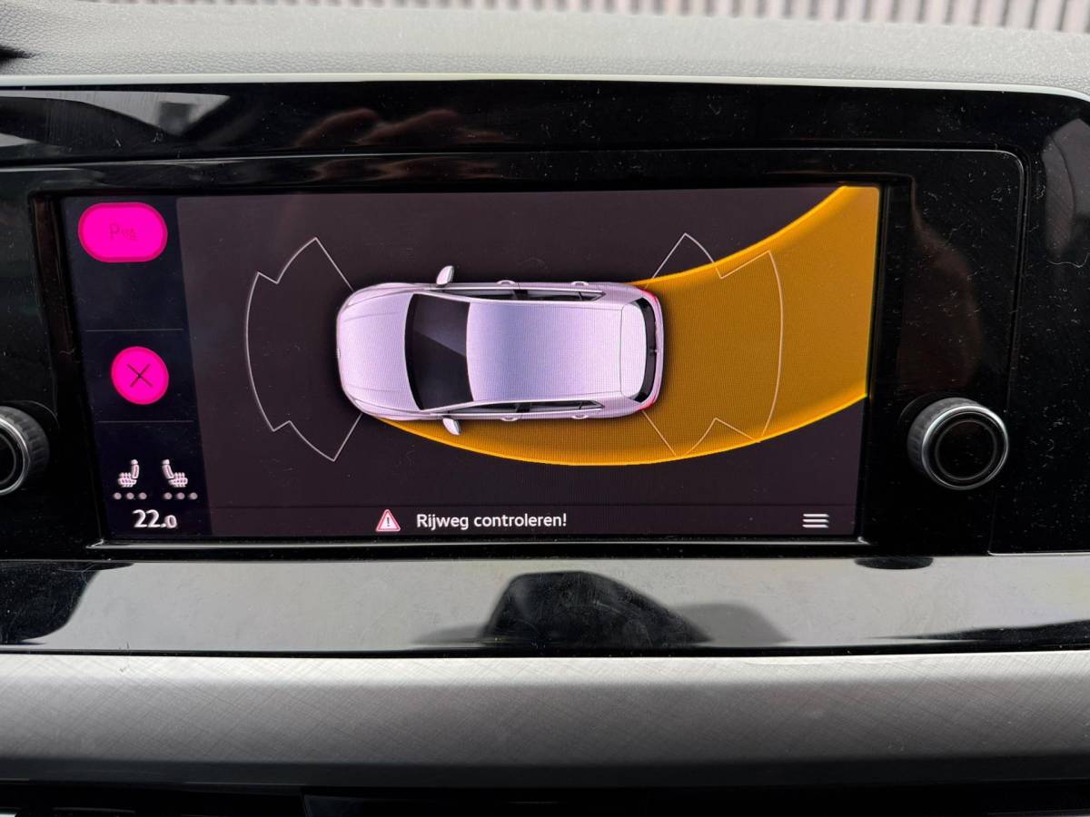 Volkswagen Golf Volkswagen Golf 1.0 TSI Life Business / 19′ /sfeer / Led /Cruise