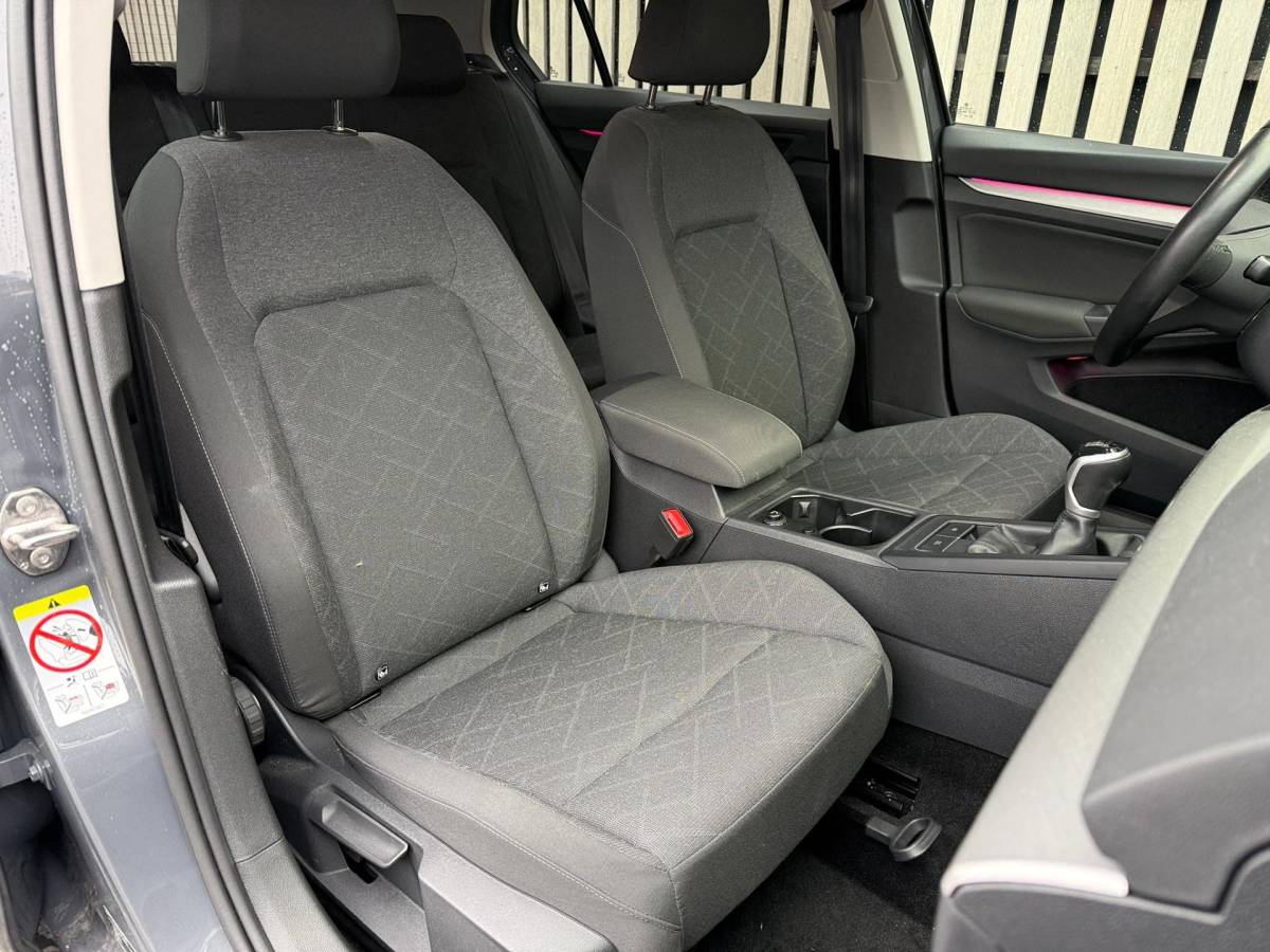 Volkswagen Golf Volkswagen Golf 1.0 TSI Life Business / 19′ /sfeer / Led /Cruise