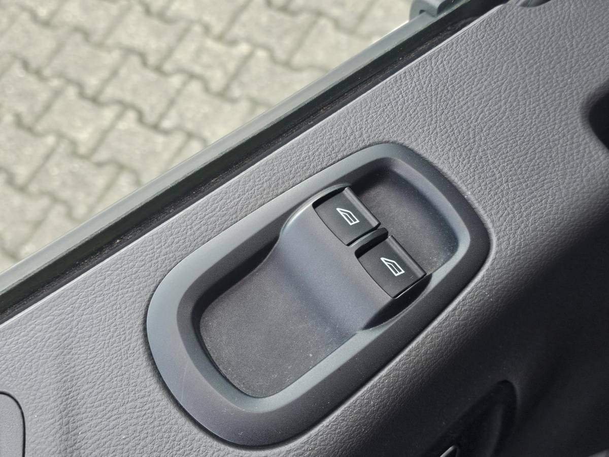 Ford Transit Ford Transit 350 2.0 TDCI L2H2 Trend | Automaat | Camera | Trekhaak | Cruise control | Lane assist | Voorruitverwarming | Bijrijdersbank
