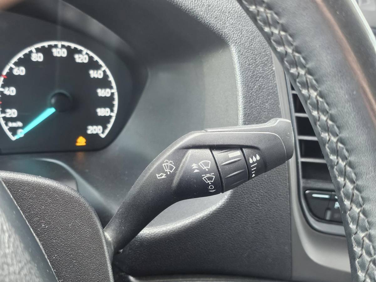 Ford Transit Ford Transit 350 2.0 TDCI L2H2 Trend | Automaat | Camera | Trekhaak | Cruise control | Lane assist | Voorruitverwarming | Bijrijdersbank