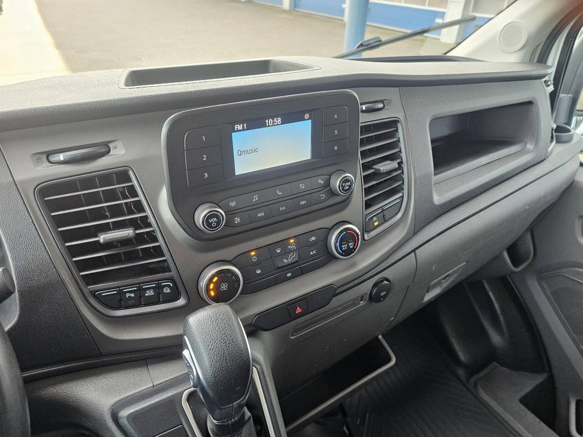 Ford Transit Ford Transit 350 2.0 TDCI L2H2 Trend | Automaat | Camera | Trekhaak | Cruise control | Lane assist | Voorruitverwarming | Bijrijdersbank