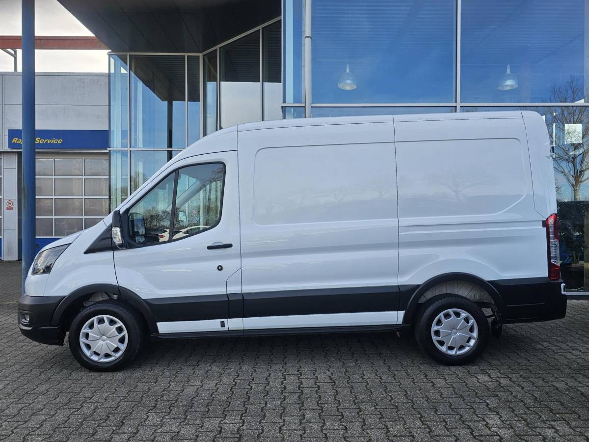 Ford Transit Ford Transit 350 2.0 TDCI L2H2 Trend | Automaat | Camera | Trekhaak | Cruise control | Lane assist | Voorruitverwarming | Bijrijdersbank