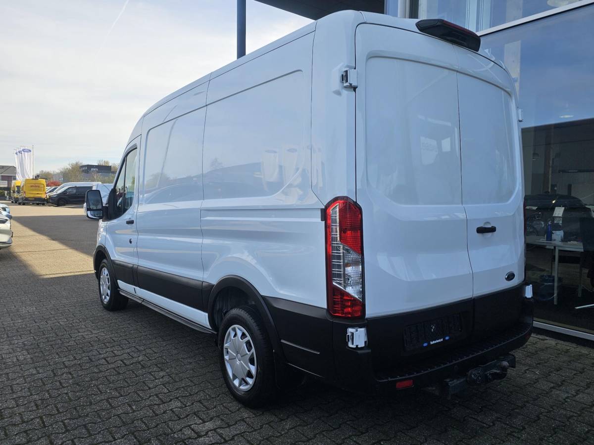 Ford Transit Ford Transit 350 2.0 TDCI L2H2 Trend | Automaat | Camera | Trekhaak | Cruise control | Lane assist | Voorruitverwarming | Bijrijdersbank