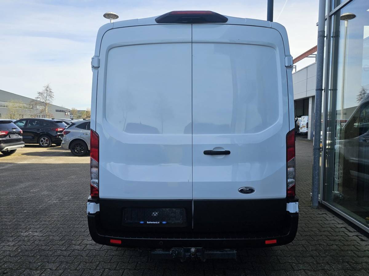 Ford Transit Ford Transit 350 2.0 TDCI L2H2 Trend | Automaat | Camera | Trekhaak | Cruise control | Lane assist | Voorruitverwarming | Bijrijdersbank