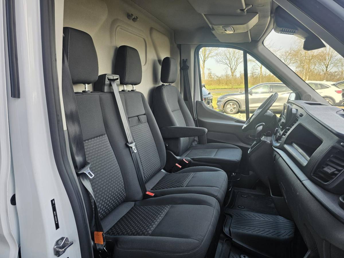 Ford Transit Ford Transit 350 2.0 TDCI L2H2 Trend | Automaat | Camera | Trekhaak | Cruise control | Lane assist | Voorruitverwarming | Bijrijdersbank