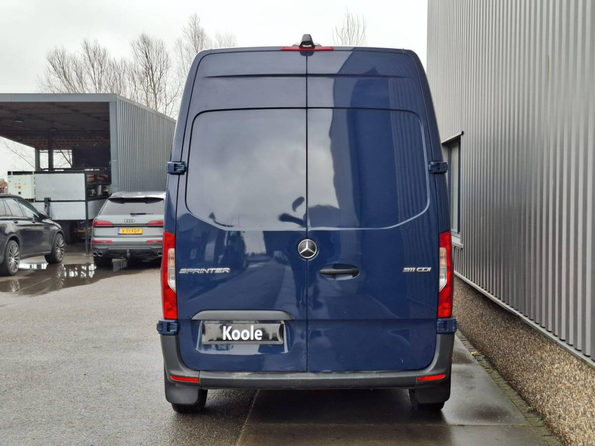 Mercedes-Benz Sprinter Mercedes-Benz Sprinter 311 2.2 CDI L2H2 / AIRCO / CAMERA / 3 ZITS / DEALER ONDERHOUDEN / NAVI