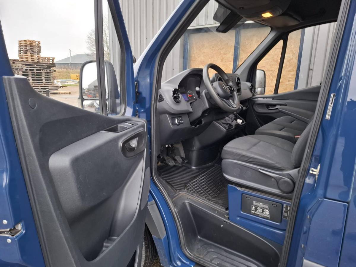 Mercedes-Benz Sprinter Mercedes-Benz Sprinter 311 2.2 CDI L2H2 / AIRCO / CAMERA / 3 ZITS / DEALER ONDERHOUDEN / NAVI