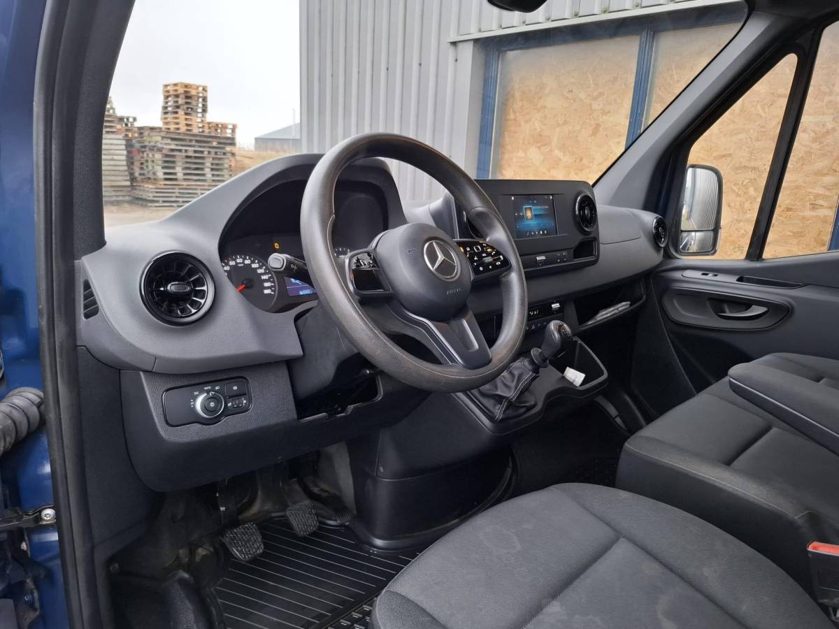Mercedes-Benz Sprinter Mercedes-Benz Sprinter 311 2.2 CDI L2H2 / AIRCO / CAMERA / 3 ZITS / DEALER ONDERHOUDEN / NAVI