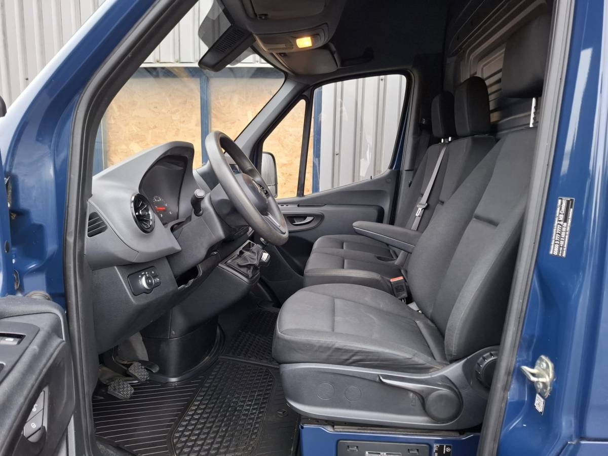 Mercedes-Benz Sprinter Mercedes-Benz Sprinter 311 2.2 CDI L2H2 / AIRCO / CAMERA / 3 ZITS / DEALER ONDERHOUDEN / NAVI