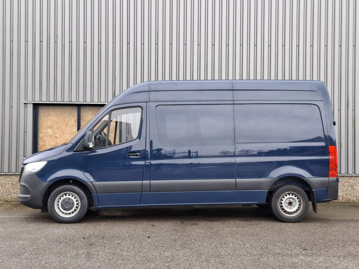 Mercedes-Benz Sprinter Mercedes-Benz Sprinter 311 2.2 CDI L2H2 / AIRCO / CAMERA / 3 ZITS / DEALER ONDERHOUDEN / NAVI