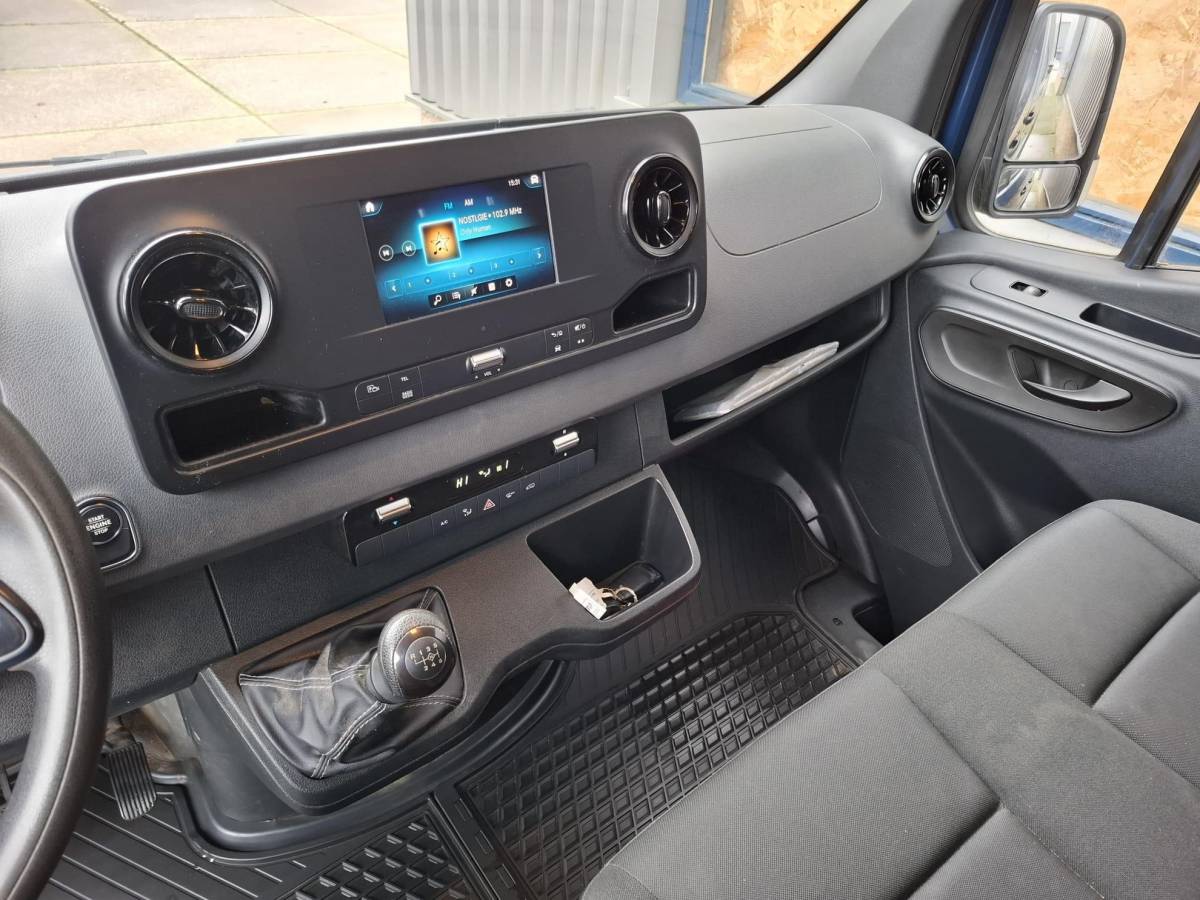 Mercedes-Benz Sprinter Mercedes-Benz Sprinter 311 2.2 CDI L2H2 / AIRCO / CAMERA / 3 ZITS / DEALER ONDERHOUDEN / NAVI