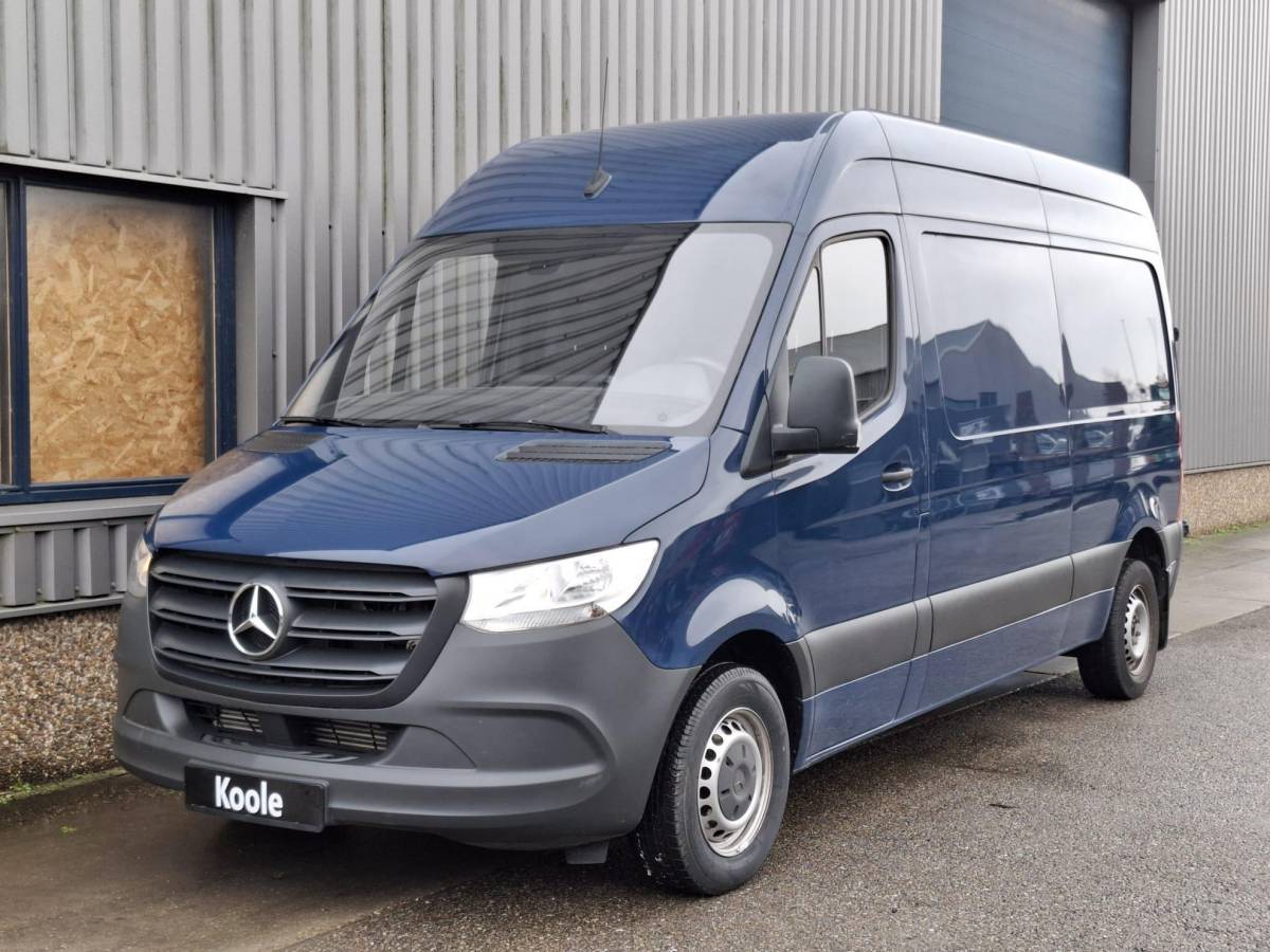 Mercedes-Benz Sprinter Mercedes-Benz Sprinter 311 2.2 CDI L2H2 / AIRCO / CAMERA / 3 ZITS / DEALER ONDERHOUDEN / NAVI