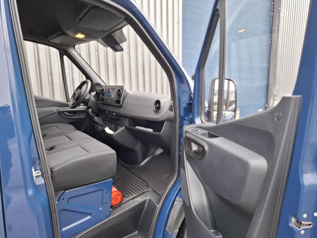 Mercedes-Benz Sprinter Mercedes-Benz Sprinter 311 2.2 CDI L2H2 / AIRCO / CAMERA / 3 ZITS / DEALER ONDERHOUDEN / NAVI