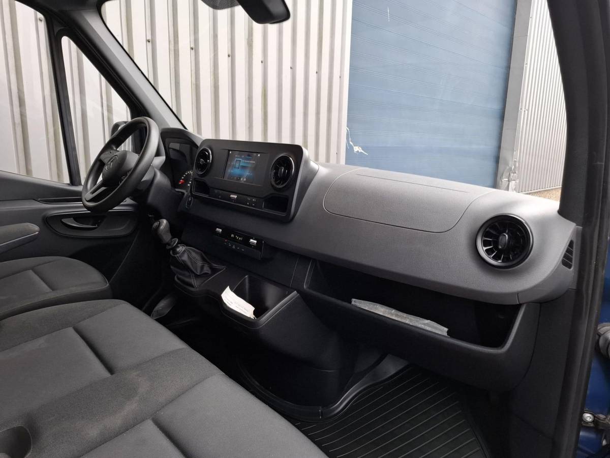 Mercedes-Benz Sprinter Mercedes-Benz Sprinter 311 2.2 CDI L2H2 / AIRCO / CAMERA / 3 ZITS / DEALER ONDERHOUDEN / NAVI