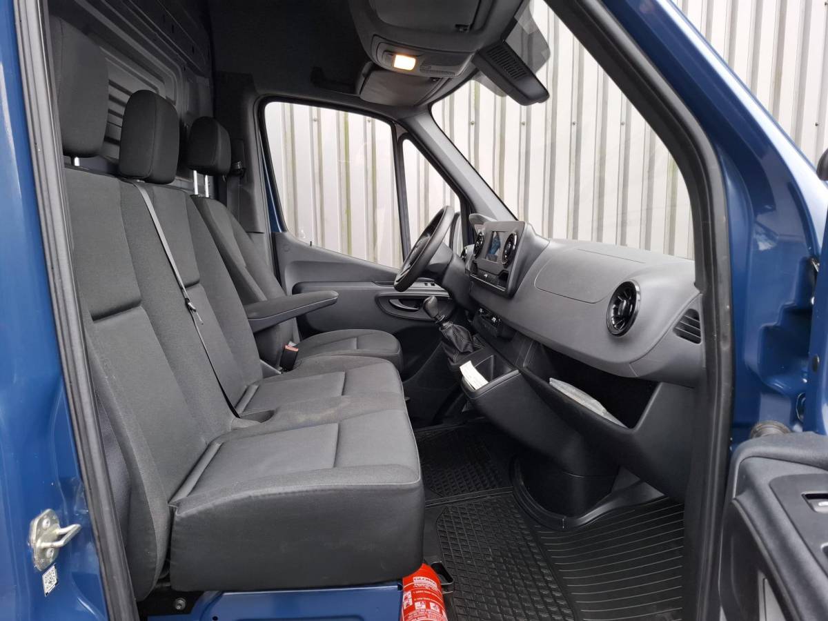 Mercedes-Benz Sprinter Mercedes-Benz Sprinter 311 2.2 CDI L2H2 / AIRCO / CAMERA / 3 ZITS / DEALER ONDERHOUDEN / NAVI