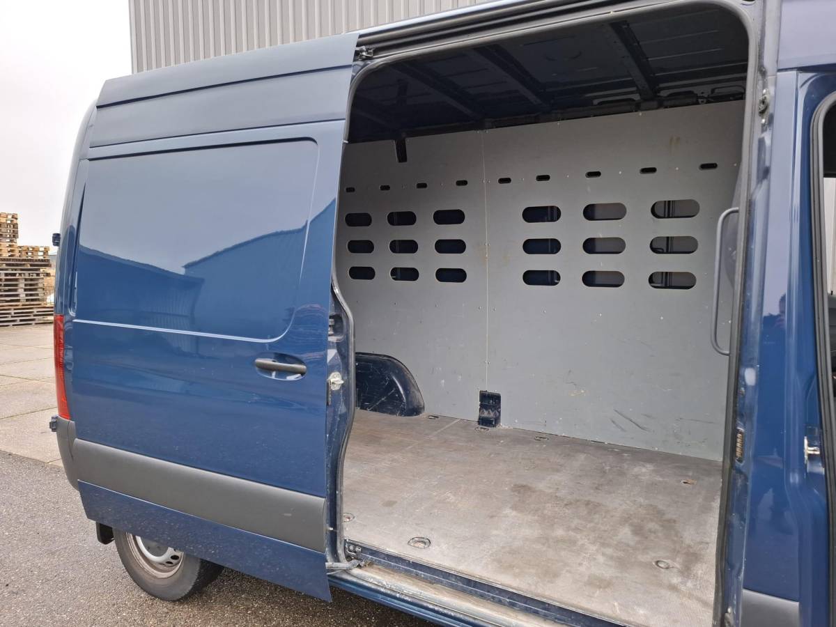 Mercedes-Benz Sprinter Mercedes-Benz Sprinter 311 2.2 CDI L2H2 / AIRCO / CAMERA / 3 ZITS / DEALER ONDERHOUDEN / NAVI