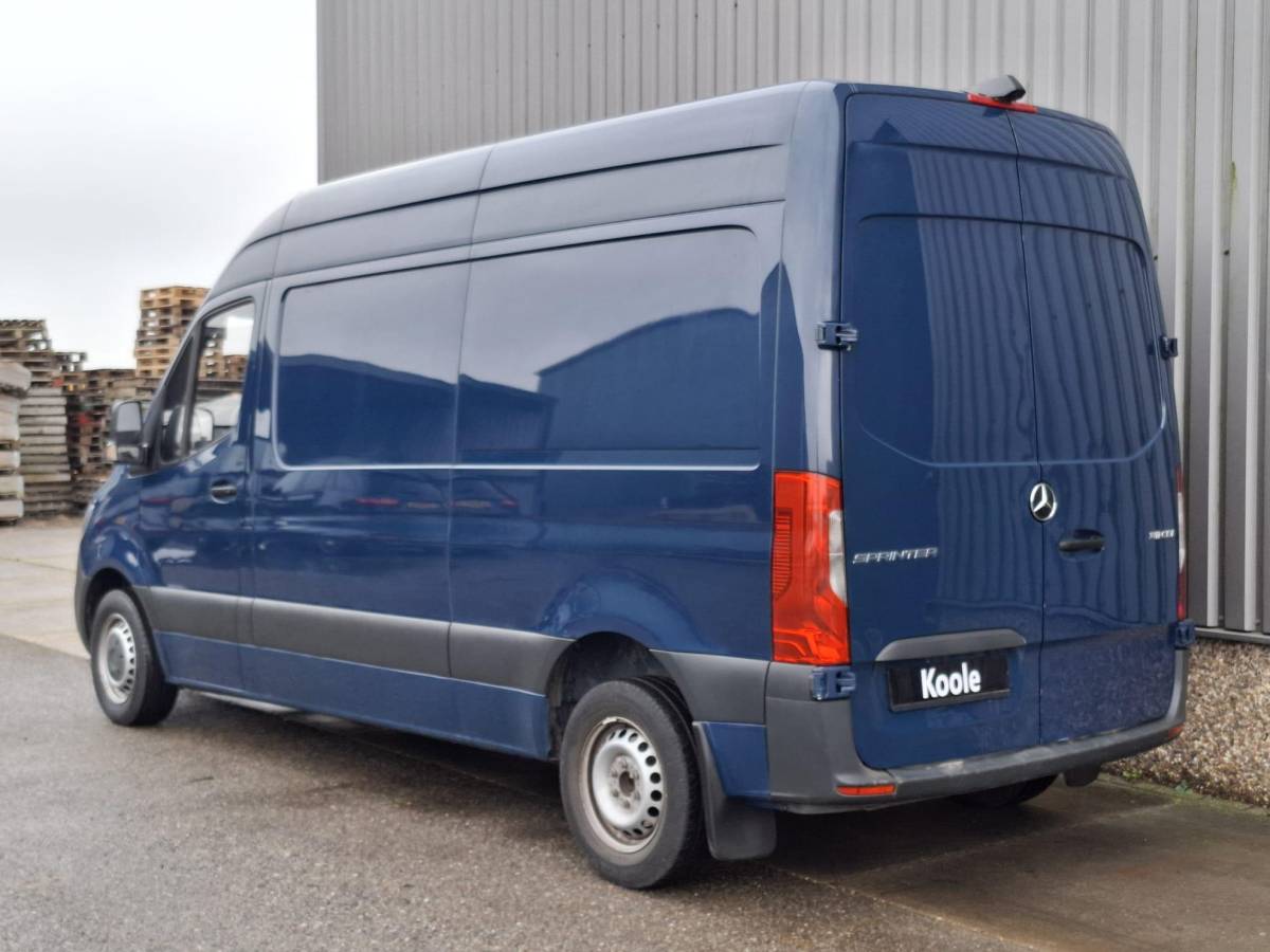 Mercedes-Benz Sprinter Mercedes-Benz Sprinter 311 2.2 CDI L2H2 / AIRCO / CAMERA / 3 ZITS / DEALER ONDERHOUDEN / NAVI