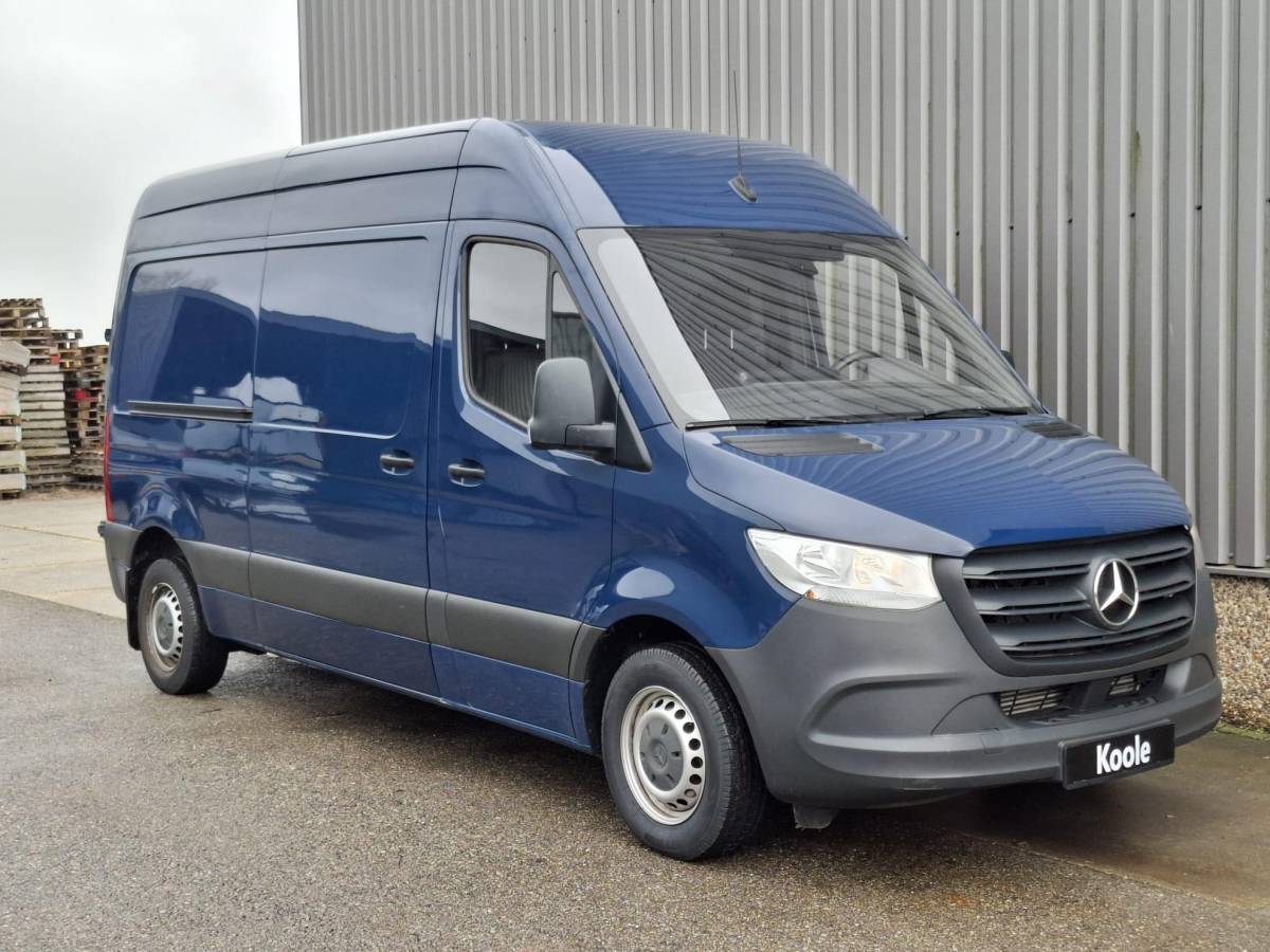 Mercedes-Benz Sprinter Mercedes-Benz Sprinter 311 2.2 CDI L2H2 / AIRCO / CAMERA / 3 ZITS / DEALER ONDERHOUDEN / NAVI