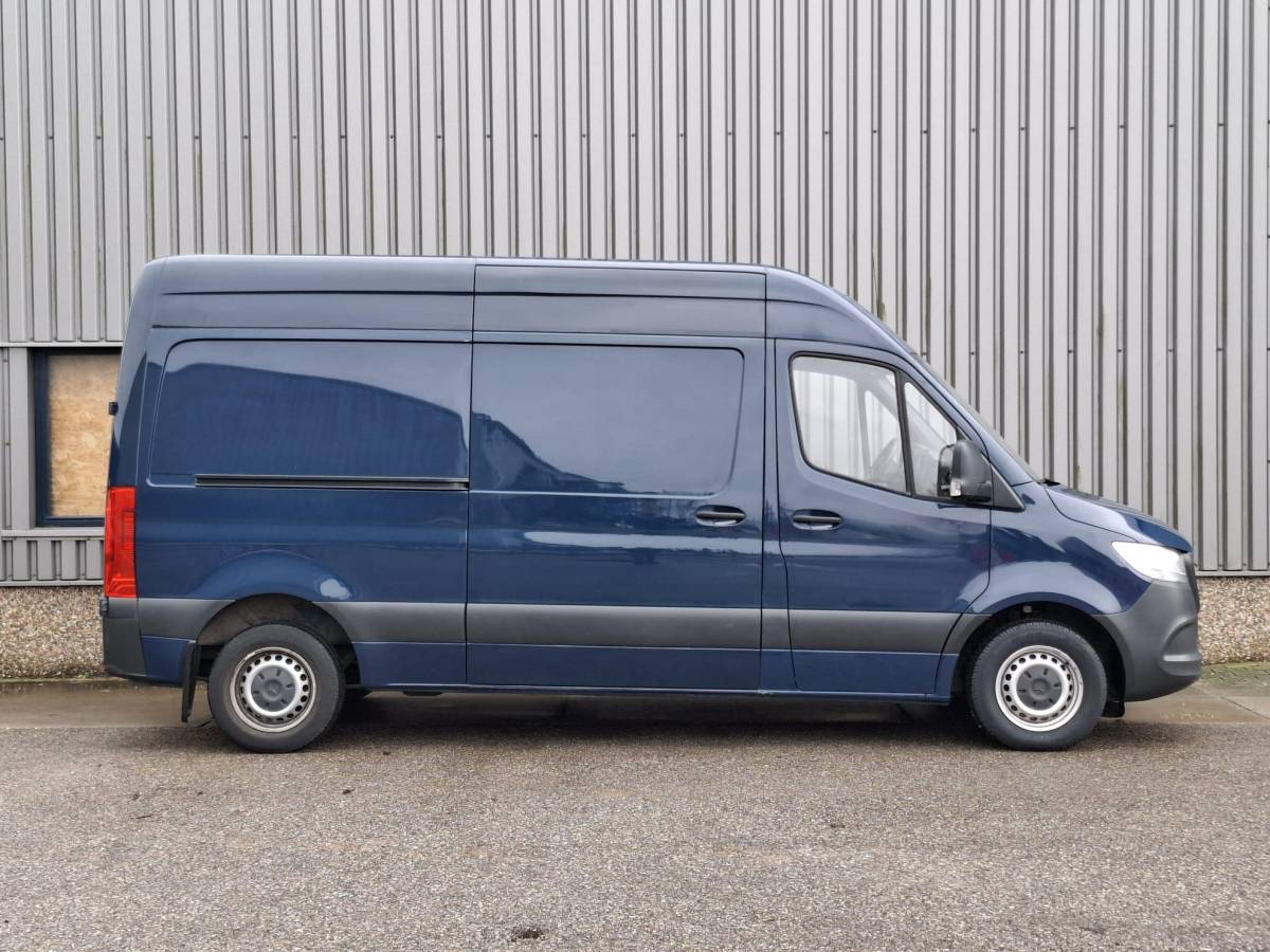 Mercedes-Benz Sprinter Mercedes-Benz Sprinter 311 2.2 CDI L2H2 / AIRCO / CAMERA / 3 ZITS / DEALER ONDERHOUDEN / NAVI