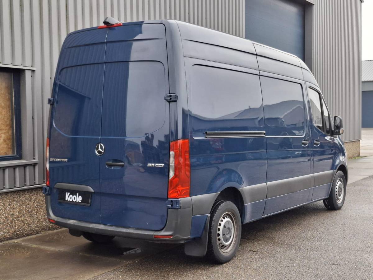 Mercedes-Benz Sprinter Mercedes-Benz Sprinter 311 2.2 CDI L2H2 / AIRCO / CAMERA / 3 ZITS / DEALER ONDERHOUDEN / NAVI