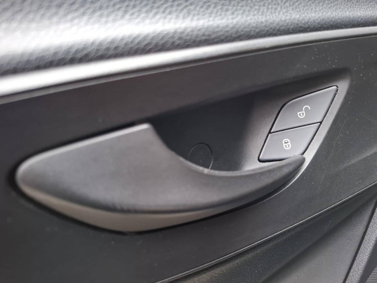 Mercedes-Benz Sprinter Mercedes-Benz Sprinter 311 2.2 CDI L2H2 AIRCO / CAMERA / 3 ZITS / DEALER ONDERHOUDEN / NAVI