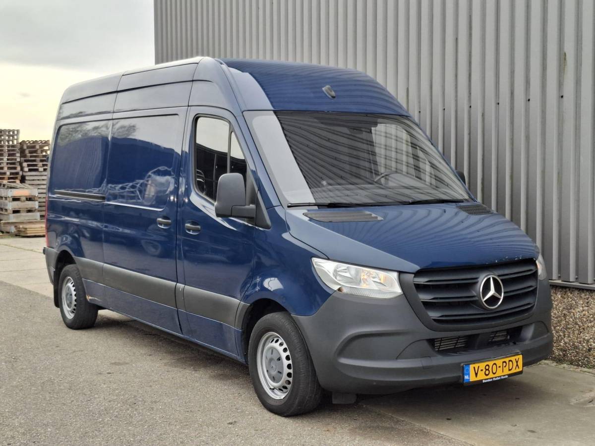 Mercedes-Benz Sprinter Mercedes-Benz Sprinter 311 2.2 CDI L2H2 AIRCO / CAMERA / 3 ZITS / DEALER ONDERHOUDEN / NAVI