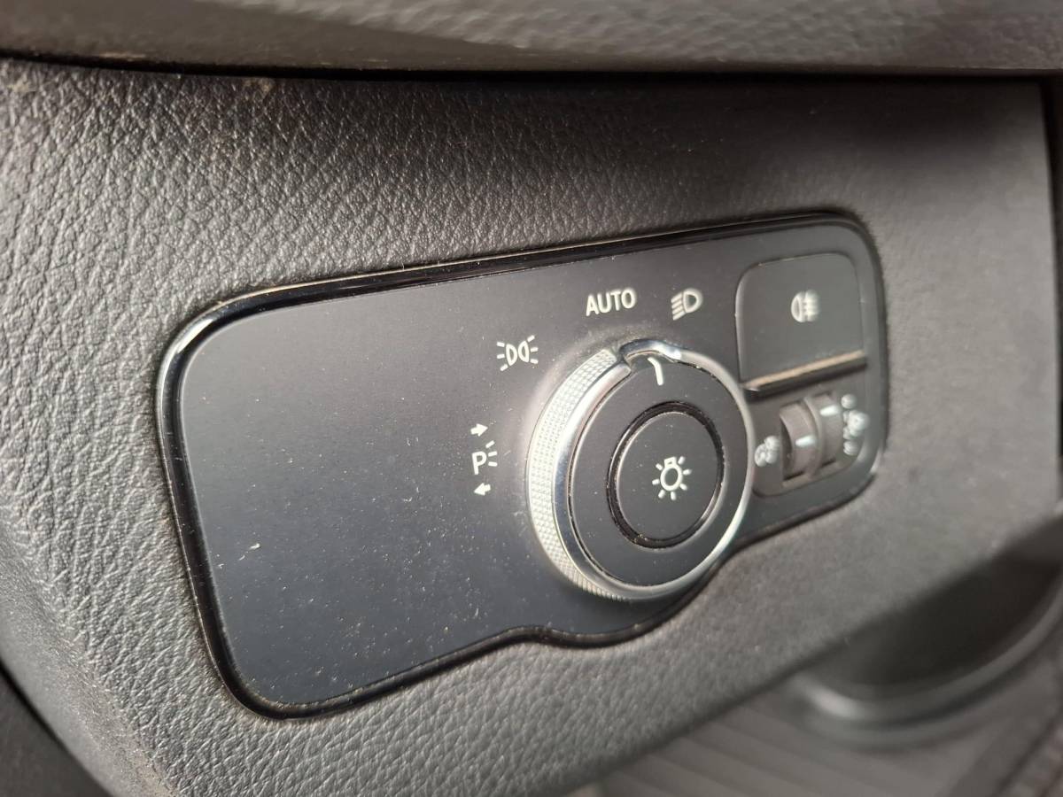 Mercedes-Benz Sprinter Mercedes-Benz Sprinter 311 2.2 CDI L2H2 AIRCO / CAMERA / 3 ZITS / DEALER ONDERHOUDEN / NAVI