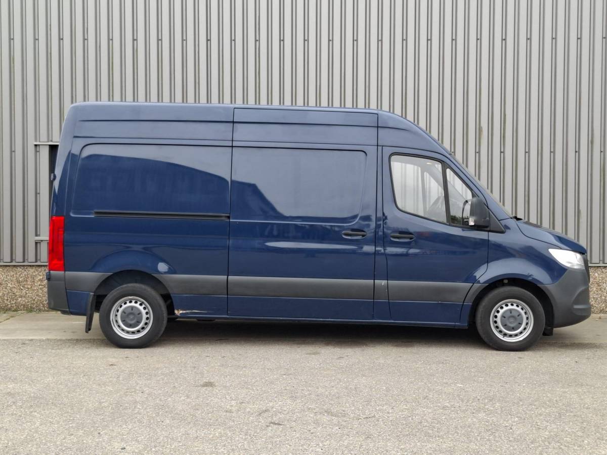 Mercedes-Benz Sprinter Mercedes-Benz Sprinter 311 2.2 CDI L2H2 AIRCO / CAMERA / 3 ZITS / DEALER ONDERHOUDEN / NAVI
