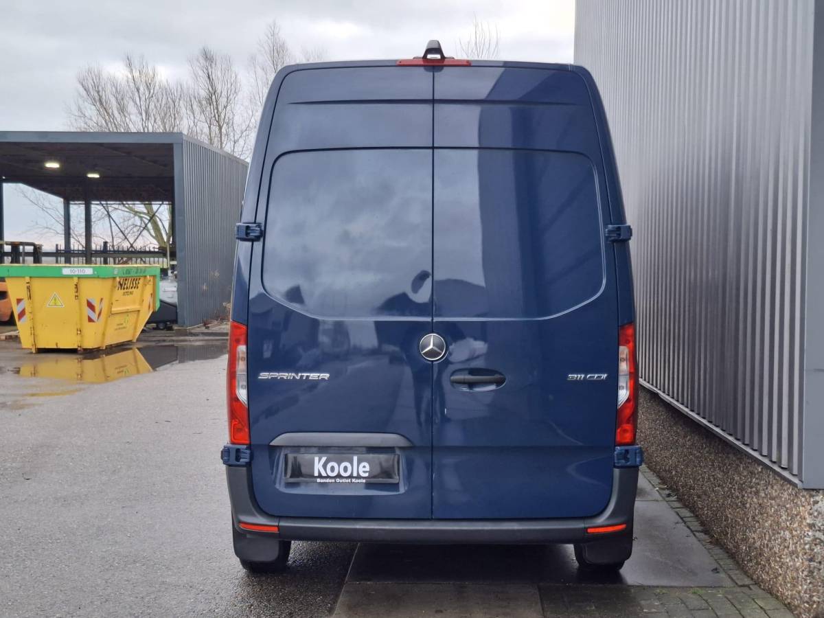 Mercedes-Benz Sprinter Mercedes-Benz Sprinter 311 2.2 CDI L2H2 / AIRCO / CAMERA / 3 ZITS / DEALER ONDERHOUDEN / NAVI