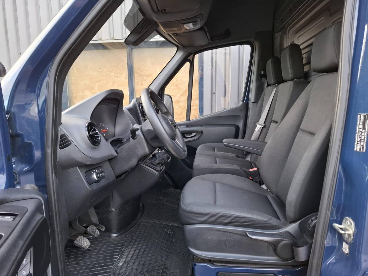 Mercedes-Benz Sprinter Mercedes-Benz Sprinter 311 2.2 CDI L2H2 / AIRCO / CAMERA / 3 ZITS / DEALER ONDERHOUDEN / NAVI