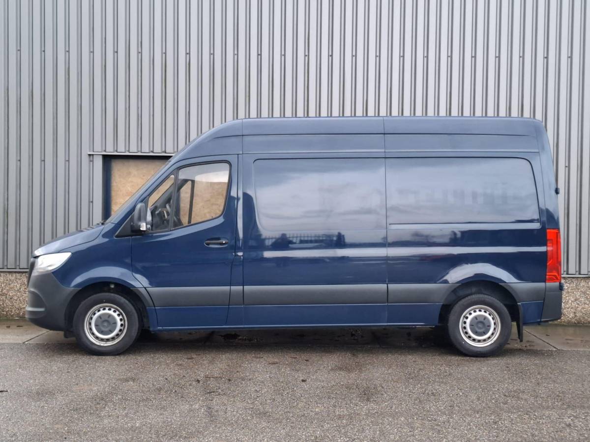 Mercedes-Benz Sprinter Mercedes-Benz Sprinter 311 2.2 CDI L2H2 / AIRCO / CAMERA / 3 ZITS / DEALER ONDERHOUDEN / NAVI