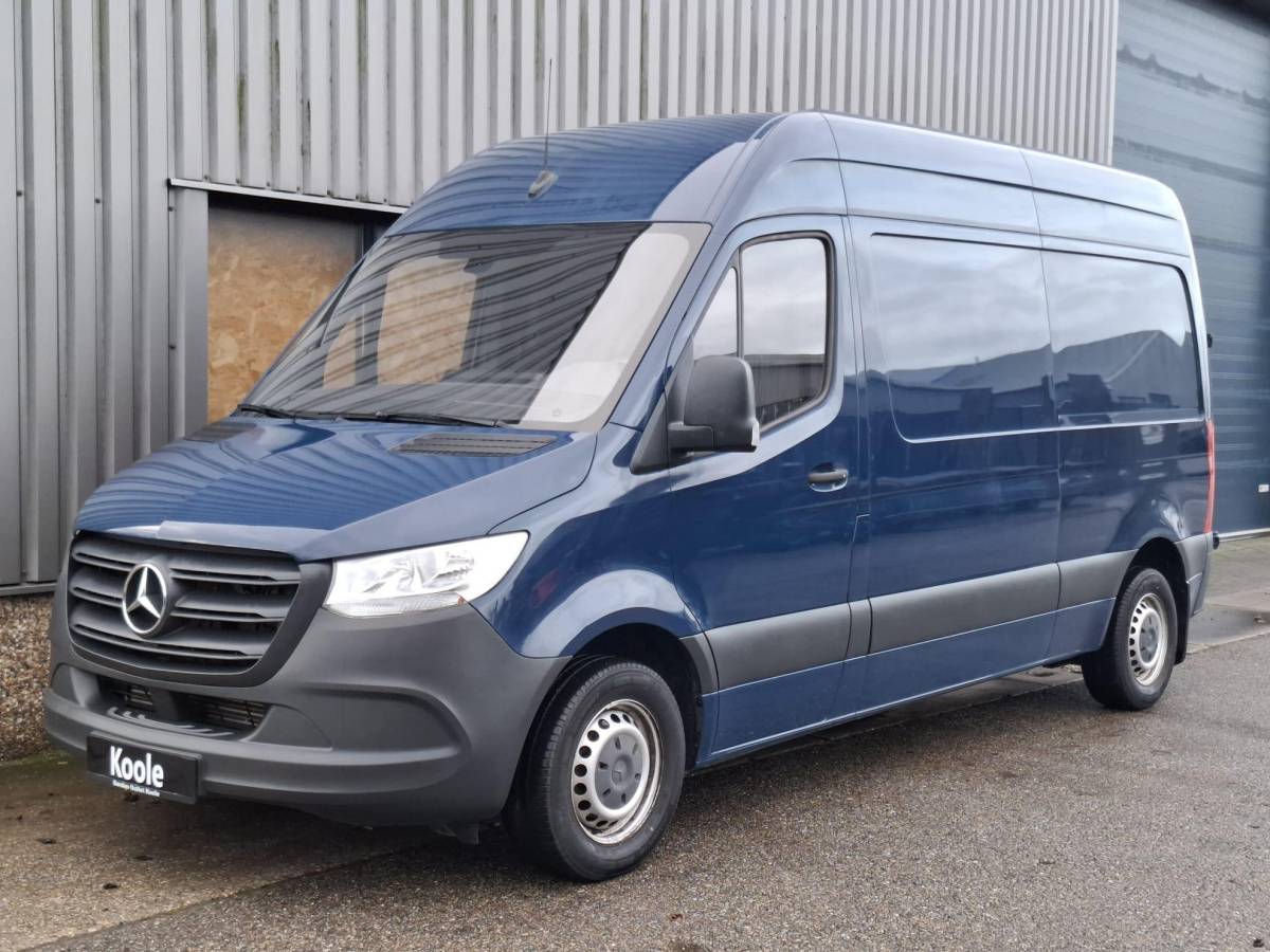 Mercedes-Benz Sprinter Mercedes-Benz Sprinter 311 2.2 CDI L2H2 / AIRCO / CAMERA / 3 ZITS / DEALER ONDERHOUDEN / NAVI