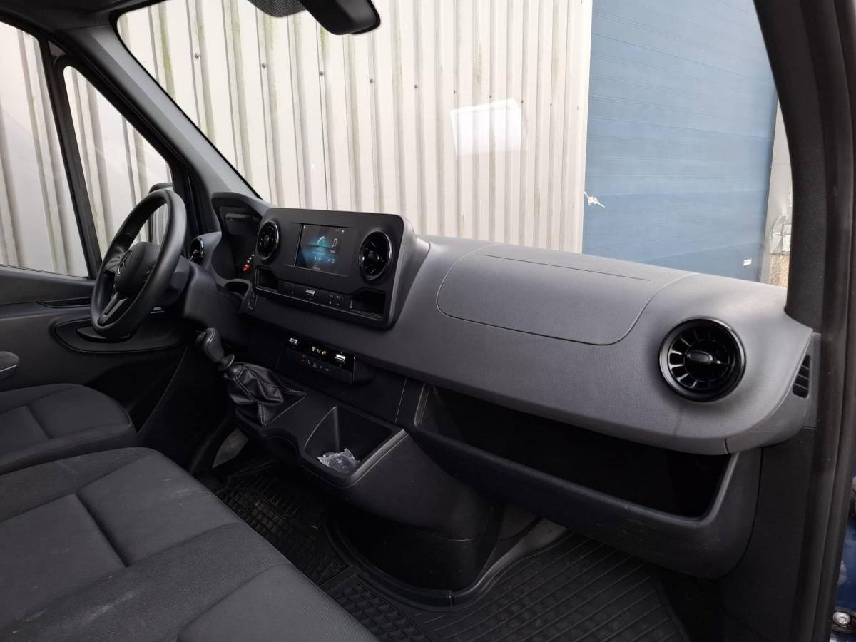 Mercedes-Benz Sprinter Mercedes-Benz Sprinter 311 2.2 CDI L2H2 / AIRCO / CAMERA / 3 ZITS / DEALER ONDERHOUDEN / NAVI