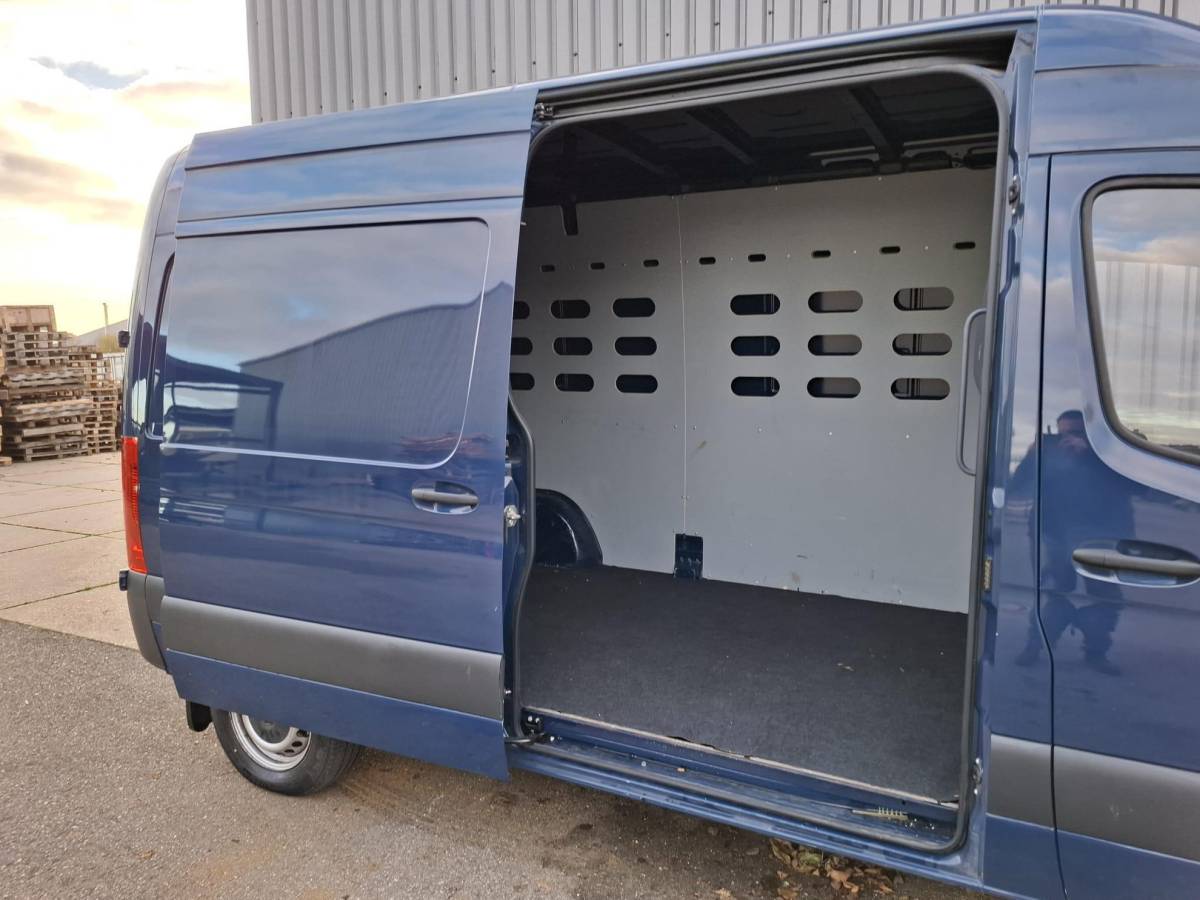 Mercedes-Benz Sprinter Mercedes-Benz Sprinter 311 2.2 CDI L2H2 / AIRCO / CAMERA / 3 ZITS / DEALER ONDERHOUDEN / NAVI