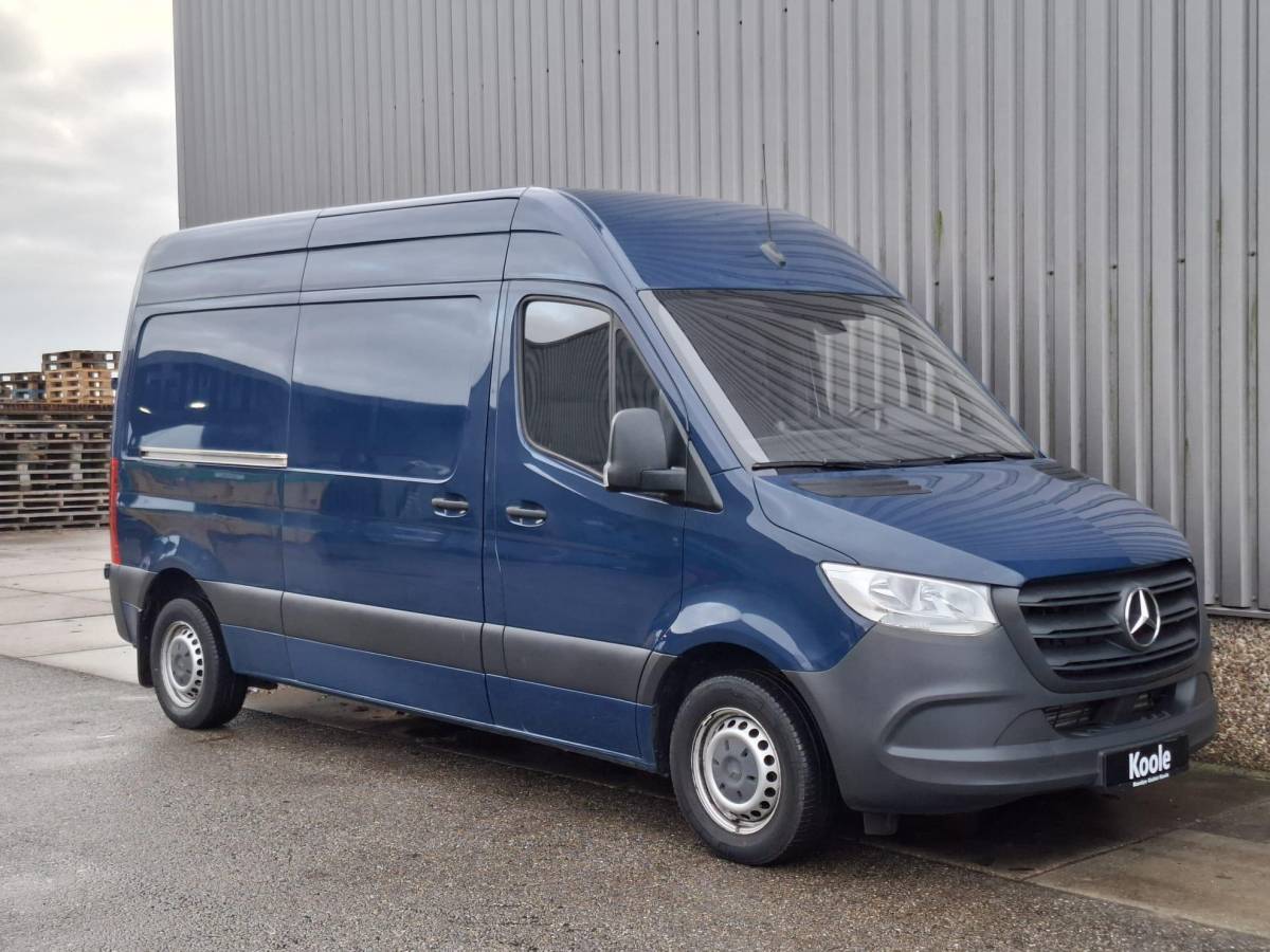Mercedes-Benz Sprinter Mercedes-Benz Sprinter 311 2.2 CDI L2H2 / AIRCO / CAMERA / 3 ZITS / DEALER ONDERHOUDEN / NAVI