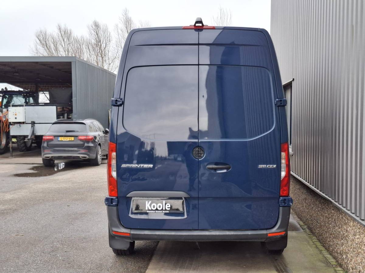 Mercedes-Benz Sprinter Mercedes-Benz Sprinter 311 2.2 CDI L2H2 / AIRCO / CAMERA / 3 ZITS / DEALER ONDERHOUDEN / NAVI